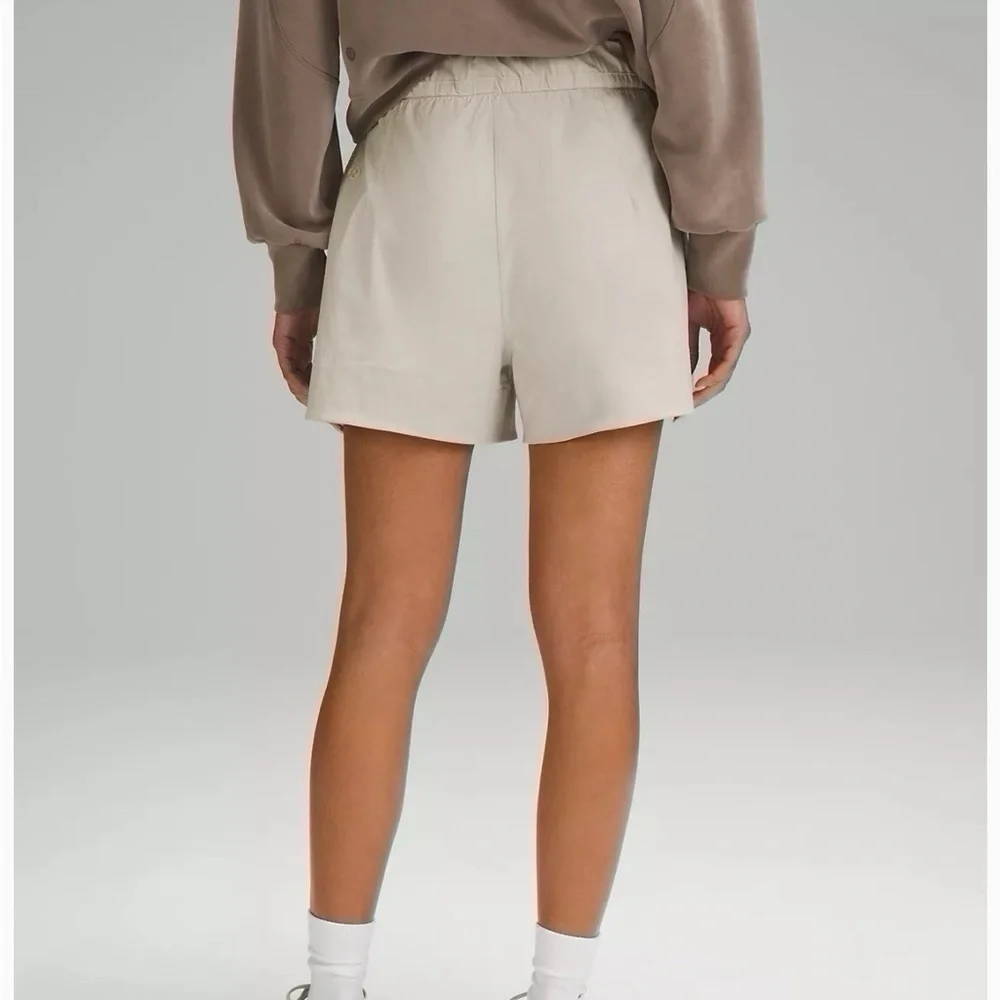 Lululemon Cinchable Waist HR Woven Shorts Mojave Tan - Picture 7 of 10